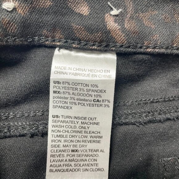 Chico's Womens Black Leopard Print Coated Jegging Denim Jeans Size 2.5R US 14R - Picture 5 of 10